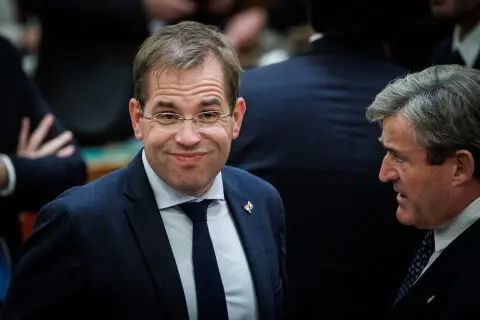 Most kezdik a százharminchárom napot Most kezdik a százharminchárom napot