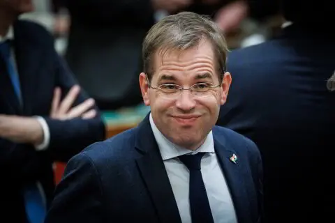 Senki nem akar bosszúszomjas idegeneknek dolgozni Senki nem akar bosszúszomjas idegeneknek dolgozni