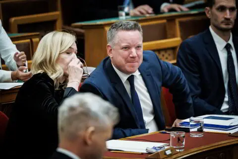 Újabb országos bombariadó a magyar iskolákban, de Pósfai Gábor nem ér rá erre reagálni, mert Magyar Péter Újabb országos bombariadó a magyar iskolákban, de Pósfai Gábor nem ér rá erre reagálni, mert Magyar Péter