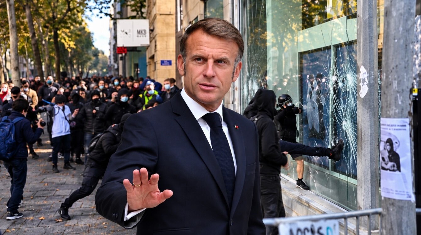 macrontagad.jpg macrontagad.jpg